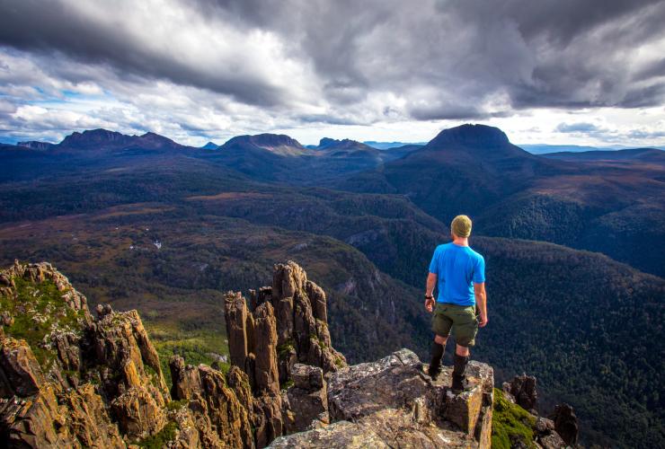 タスマニア州、マウント・オークリー・サミット、クレイドル・マウンテン・シグネチャー・ウォーク © Tasmanian Walking Company/Great Walks of Australia