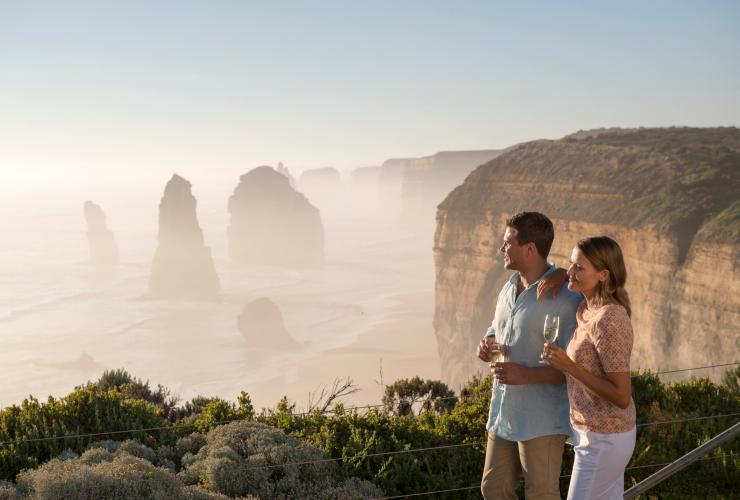 維多利亞州（Victoria）大洋路（Great Ocean Road）的十二門徒石旅舍徒步之旅（Twelve Apostles Lodge Walk）©澳洲旅遊局