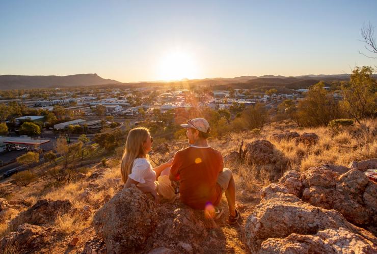 北領地（Northern Territory）愛麗斯泉（Alice Springs）的安薩山（Anzac Hill）©澳洲旅遊局