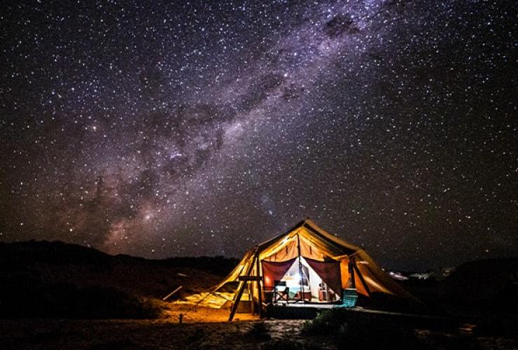 西澳州（Western Australia）寧格魯珊瑚礁（Ningaloo Reef）的Sal Salis©Lauren Bath