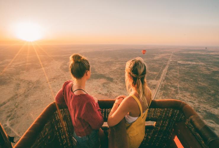 北領地愛麗斯泉（Alice Springs）的內陸熱氣球公司（Outback Ballooning）©北領地旅遊局/Jackson Groves