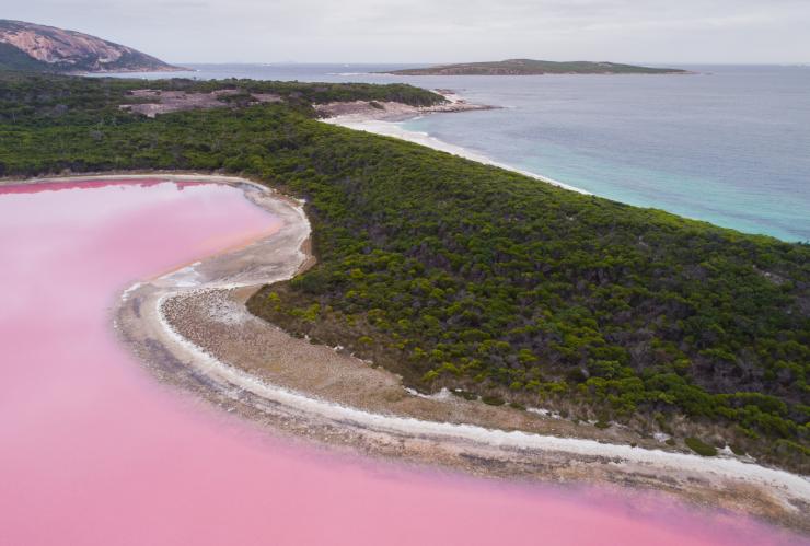西澳州金色內陸（Golden Outback）的希利爾湖（Lake Hillier）©澳洲金色內陸（Australia′s Golden Outback）