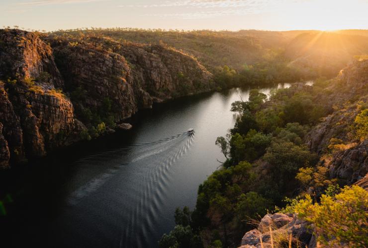 在北領地凱瑟琳峽谷（Katherine Gorge）航遊©北領地旅遊局/Jason Charles Hill