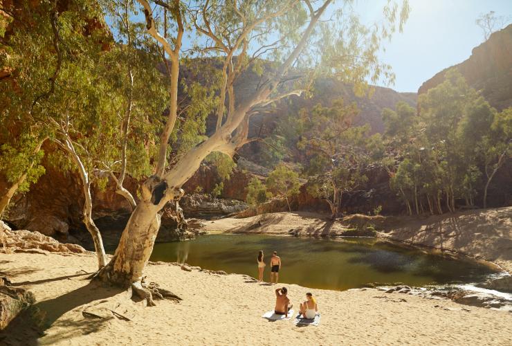 北領地西麥克唐奈爾國家公園（West MacDonnell National Park）的奧米斯頓峽谷（Ormiston Gorge）©北領地旅遊局/Matt Cherubino