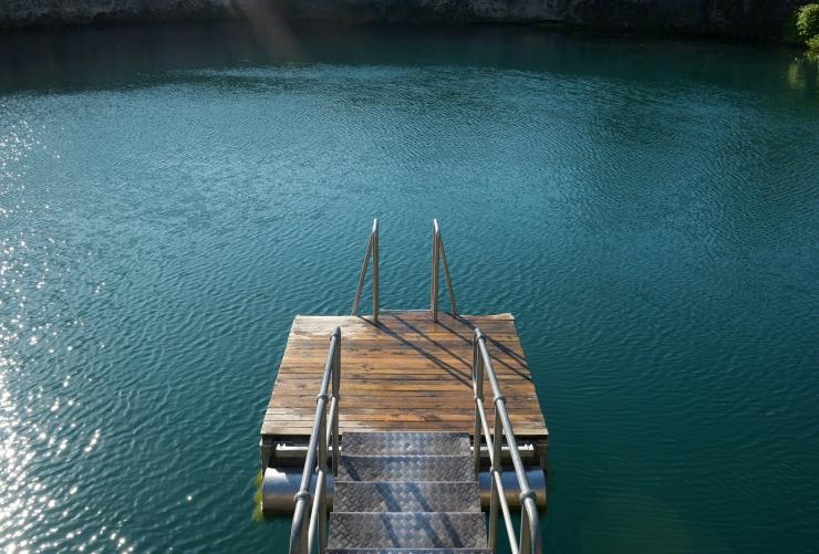 南澳州石灰岩海岸的小藍湖©Andy Nowell